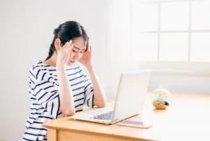 首の筋肉が硬いとなぜ頭が痛くなる？