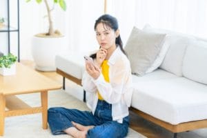 胡坐をかくと股関節が痛くなる原因とは？